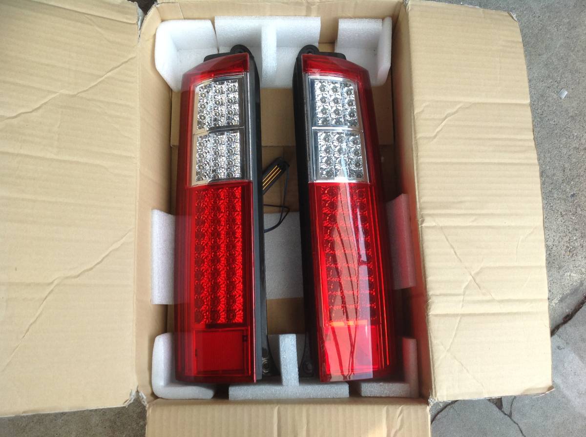 ジャンク DA64Wエブリイワゴン 社外LEDテールライトユニット DA64W LED