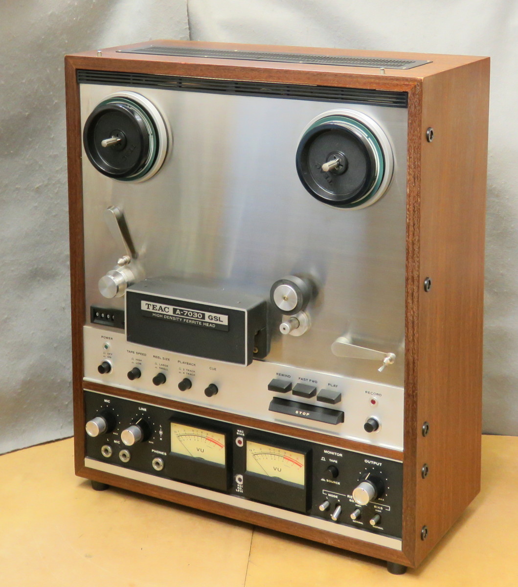 オープンリールテープレコーダー TEAC A-7030 GSL 2TR38cm/19cm 3モーター3ヘッド 4TR再生可 60Hz用 クランパー・ソフトカバー付き