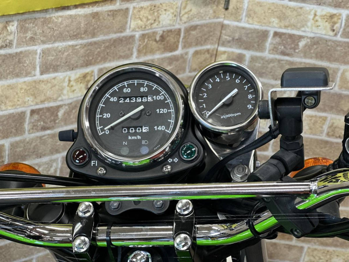 カワサキ 250TR インジェクションモデル タコメーターETC装着
