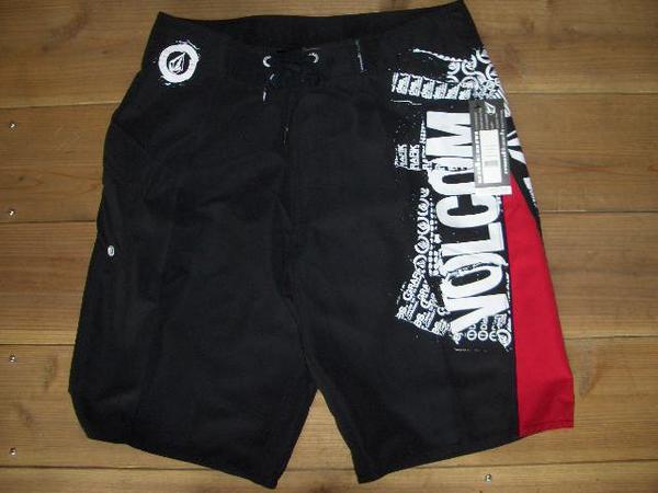 激安《VOLCOM》PRESSUREボードショーツ　サイズ30色BLACK