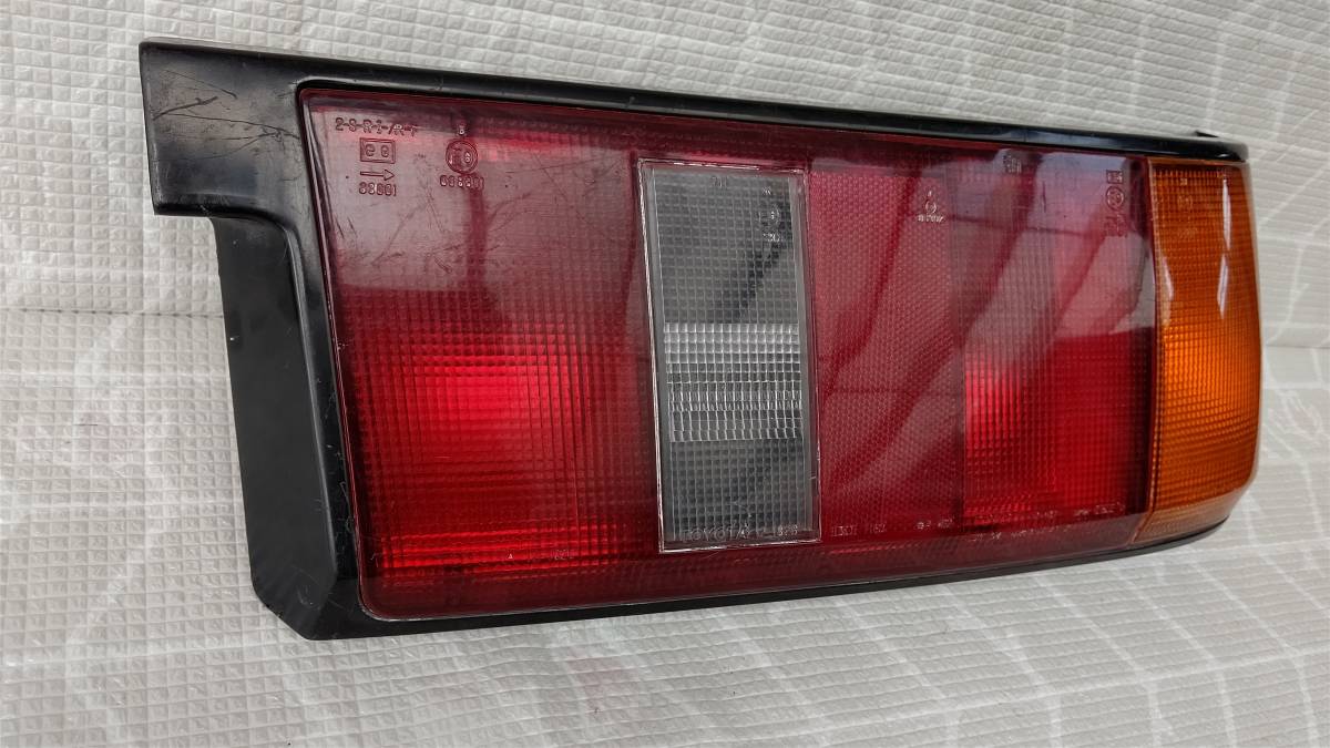 トヨタ純正 AE86 レビン 前期 3ドア テールライト テールランプ レンズ