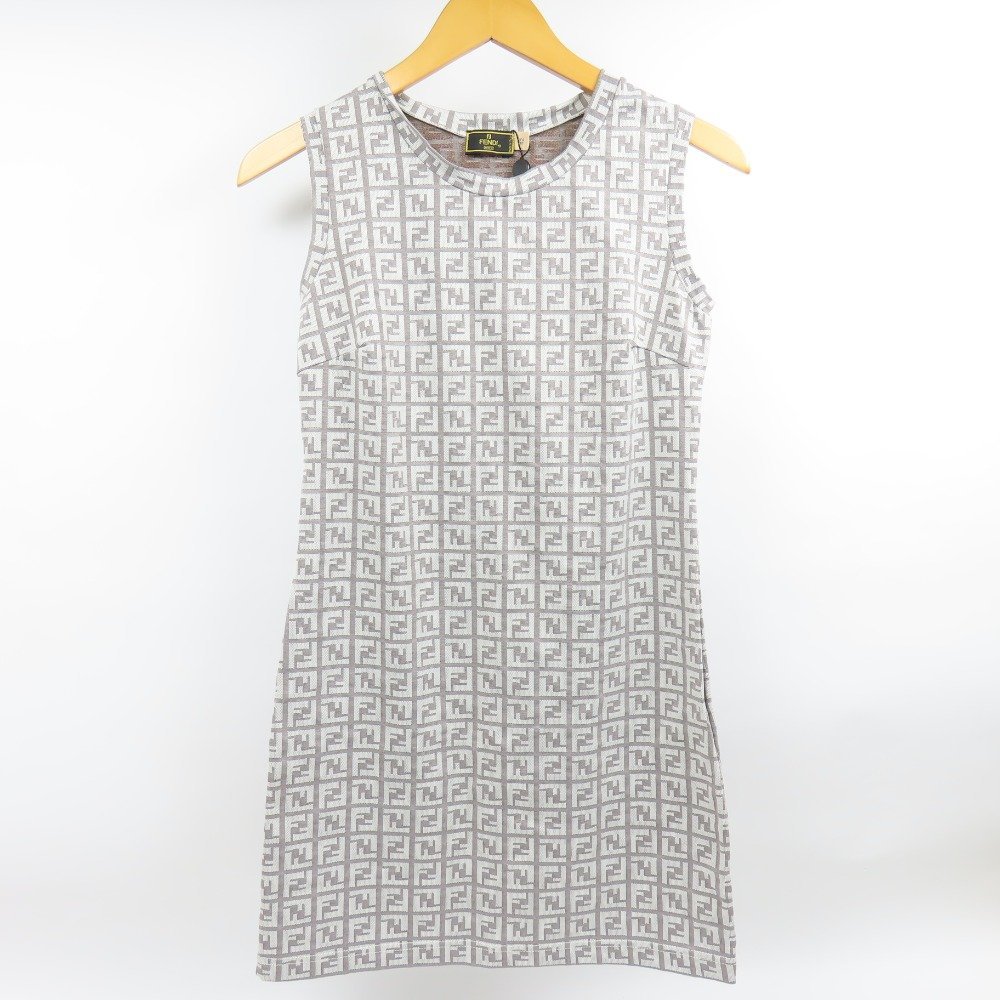 66744☆1円スタート☆FENDI フェンディ 新品同様美品 服 ノースリーブ 