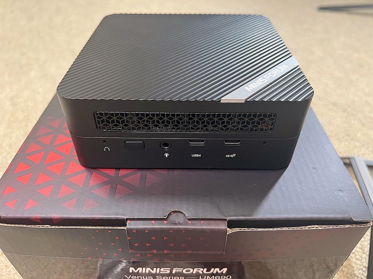 MINISFORUM UM690 Ryzen9 6900HX Mem16GB SSD512GB(デスクトップ