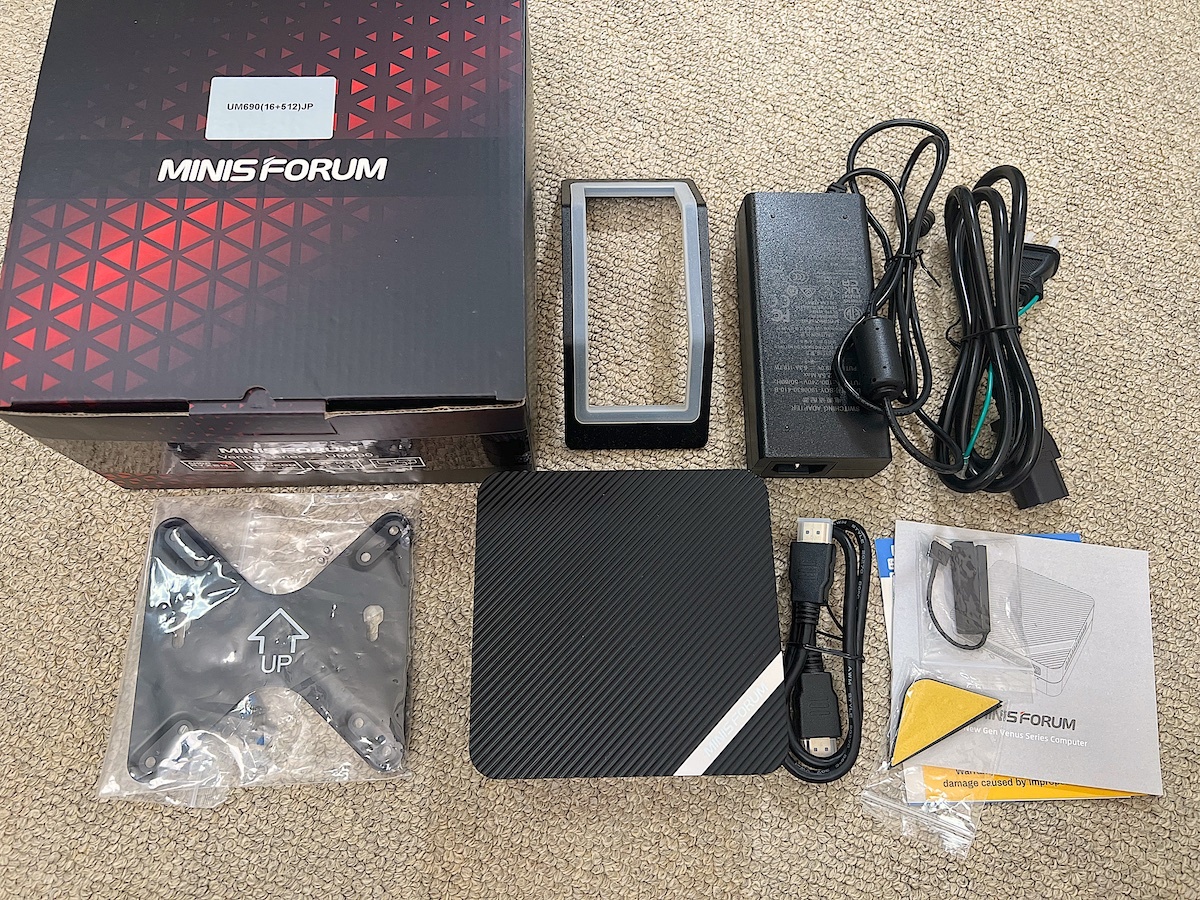 MINISFORUM UM690 Ryzen9 6900HX Mem16GB SSD512GB(デスクトップ