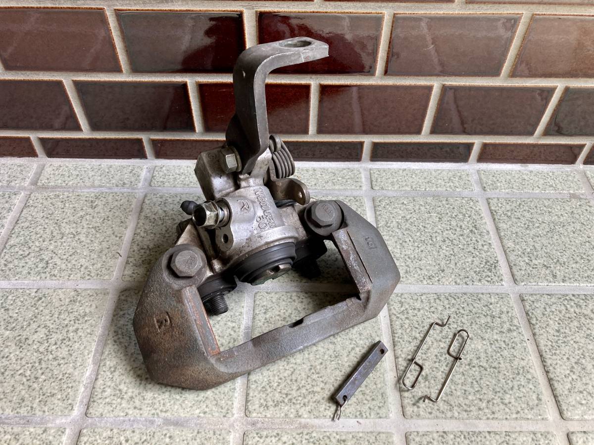 スズキ　アルトワークス　HA21S・HB21S　右リアブレーキキャリパー