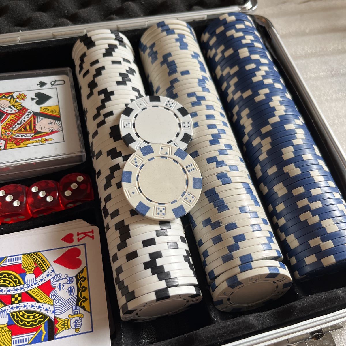 ポーカーセット ハードケース入り