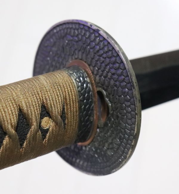 居合刀 とてもかっこいい籐巻の鞘に鎚目の縁頭 鍔 鐺に馬の図の目貫の