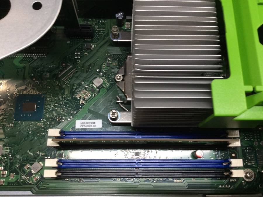 FUJITSU FMVD30018P ESPRIMO D587/RX Core i5 7500 3.40GHz 4GB 500GB
