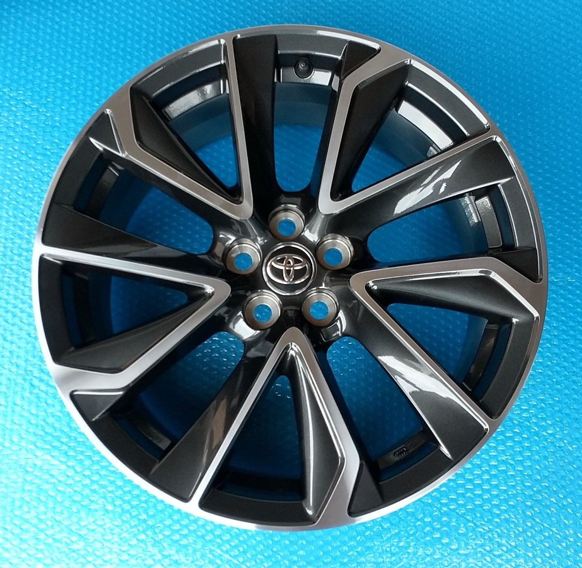 99％新品 納車前外し 傷無し汚れ無しご満足間違いなしの超超極上品 感動レベル！ トヨタ カローラスポーツ GZ 純正アルミ 新車外し 
