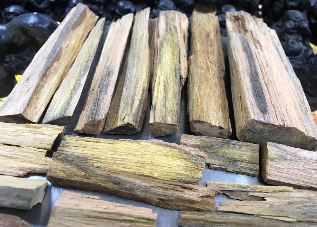送料込み！☆樹脂が黄色く輝く「☆黄熟香 縦割 計214g」 天然