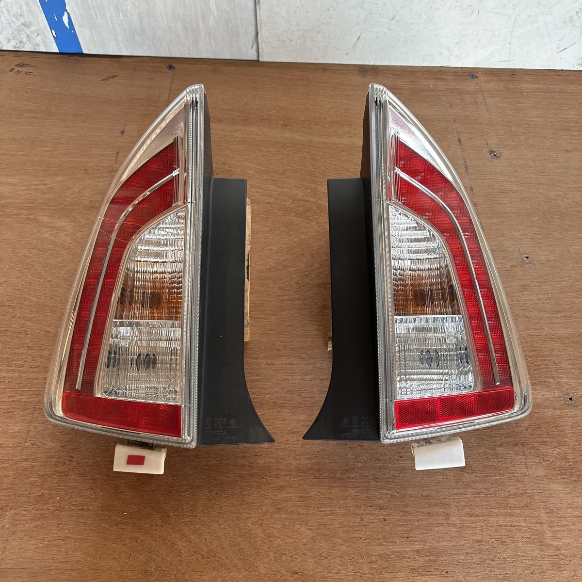 プリウス ZVW30 後期 純正 テールランプ 右 STANLEY 47-55 後期