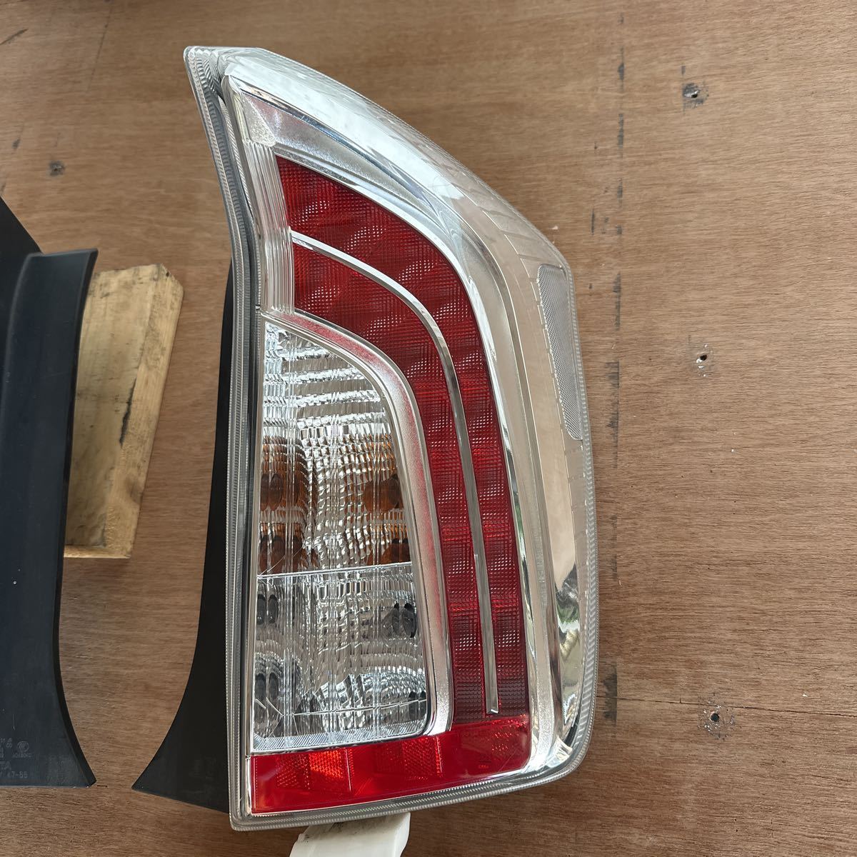 プリウス ZVW30 後期 純正 テールランプ 右 STANLEY 47-55 後期