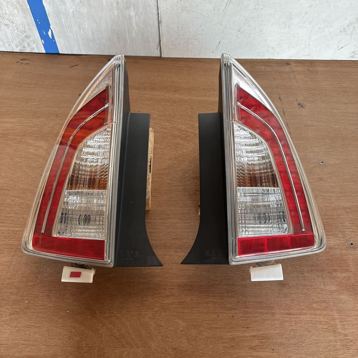 プリウス ZVW30 後期 純正 テールランプ 右 STANLEY 47-55 後期