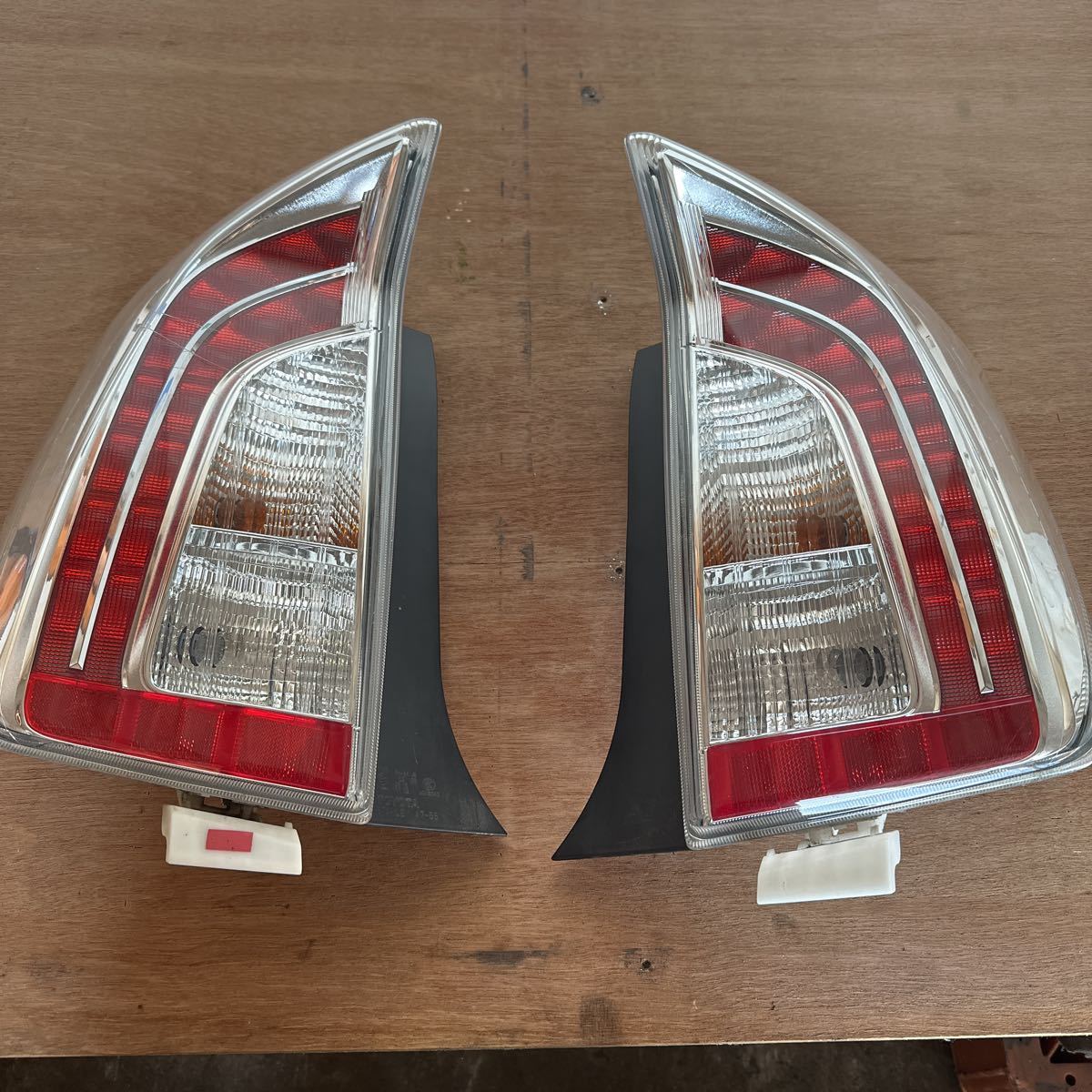 プリウス ZVW30 後期 純正 テールランプ 右 STANLEY 47-55 後期