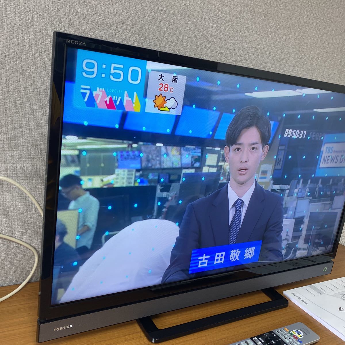 東芝 液晶テレビ 32型 32V31 リモコン B-CASカード 取説付 品(液晶 