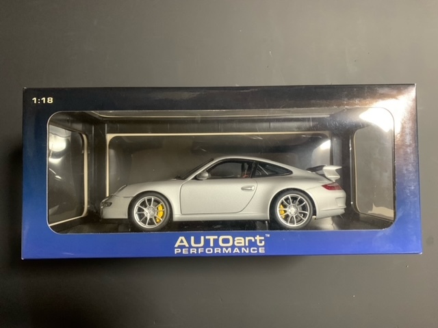 オートアート AUTOart PERFORMANCE ランボルギーニ ムルシエラゴ 白1