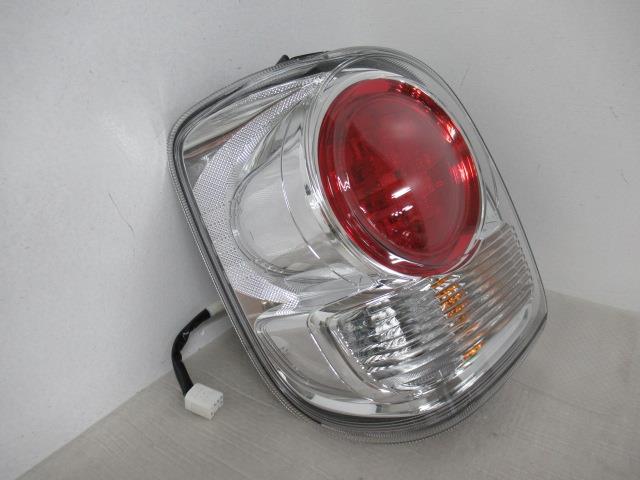ムーヴキャンバス DBA-LA800S 左テールランプ 81560-B2710 344370