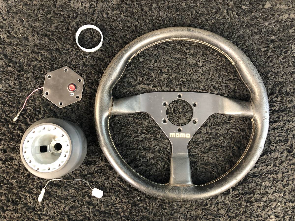 ☆ MOMO ステアリング V35 ボス ホーンボタンセット 美品