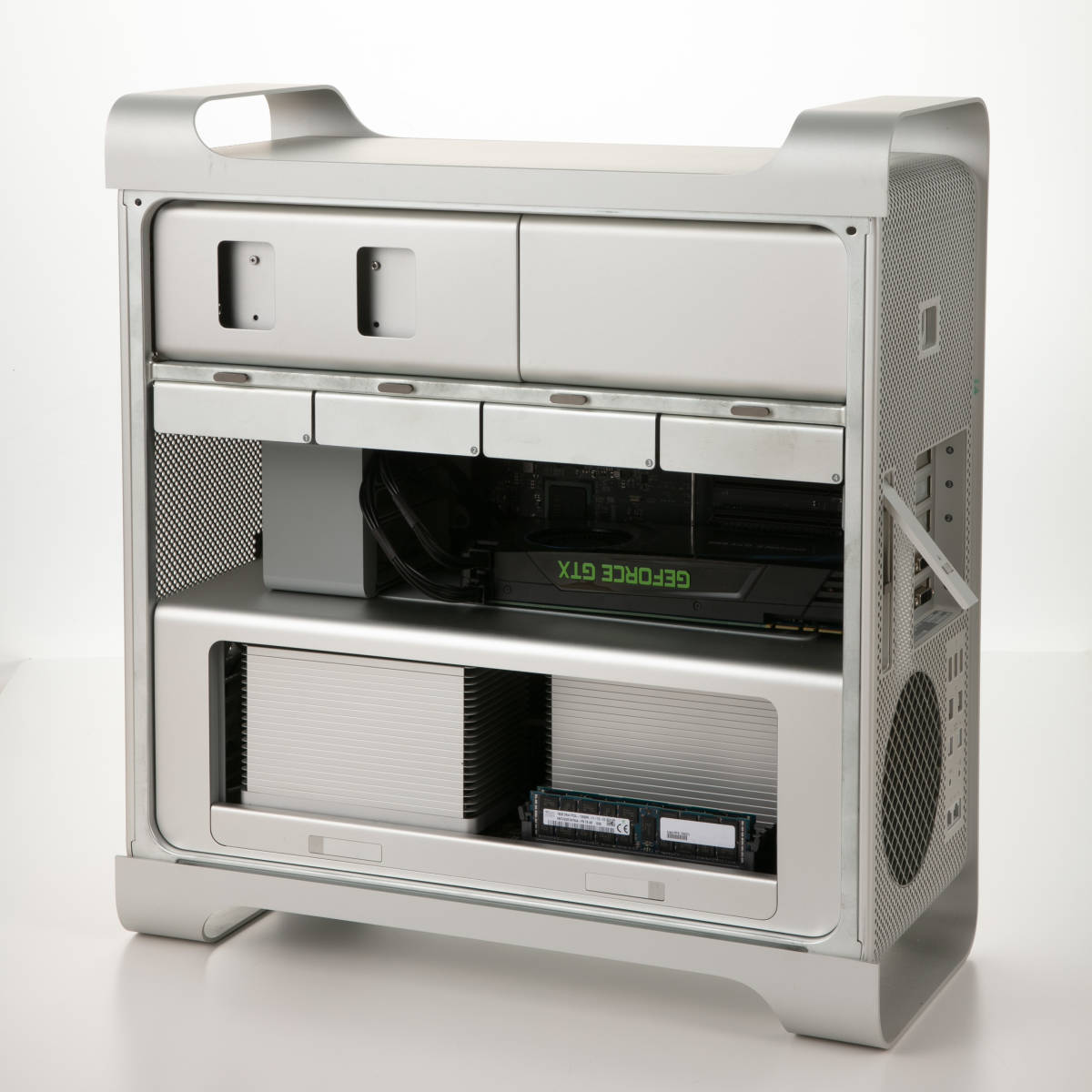 ジャンク Mac Pro (Early 2009) 2x 4-Core Xeon 2.26GHz/6GB MB535J/A