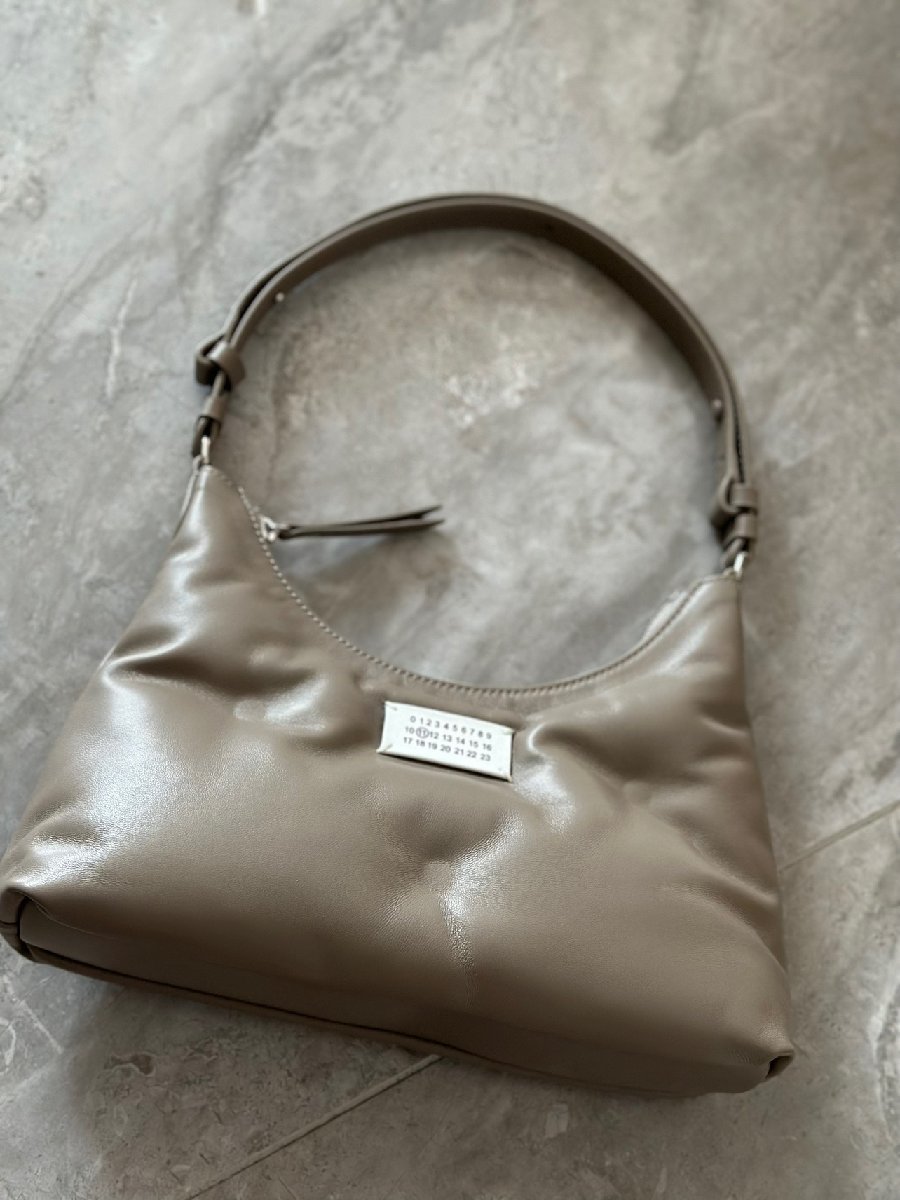 大得価，送料無料 Maison Margiela hobobag トートバッグ 羊革 ホワイト グレー 展示品(皮革製)｜売買されたオークション情報、yahooの商品情報をアーカイブ公開 - オークファン その他