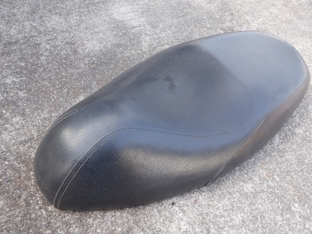 【人気SALE，セール】 シグナス125X　SE44J　純正シート　目立つ破れ無し！　EE
