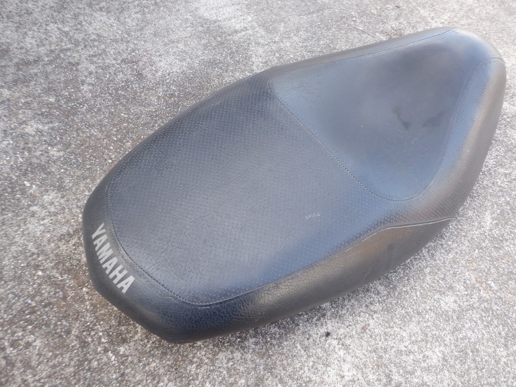 【人気SALE，セール】 シグナス125X　SE44J　純正シート　目立つ破れ無し！　EE