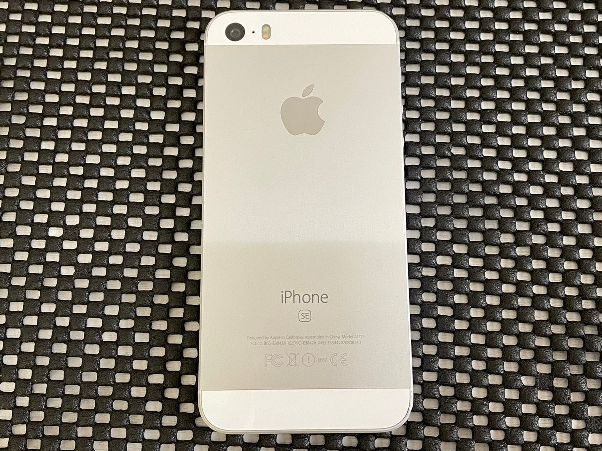 スマートフォン本体 中古】SIMロックなし Apple iPhoneSE 16GB MLLP2J/A A1723 au