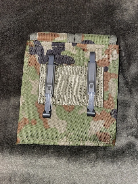 陸上自衛隊 SIG P220 9mm拳銃 コルトガバメント用 革ホルスター 迷彩