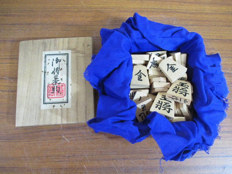 LP/K 天童特産 錦旗 山一作 将棋駒 41枚 余り歩1 王将 玉将 金将 銀将 飛車 角将 香車 桂馬 歩 武内王将堂製(将棋)|売買され ...