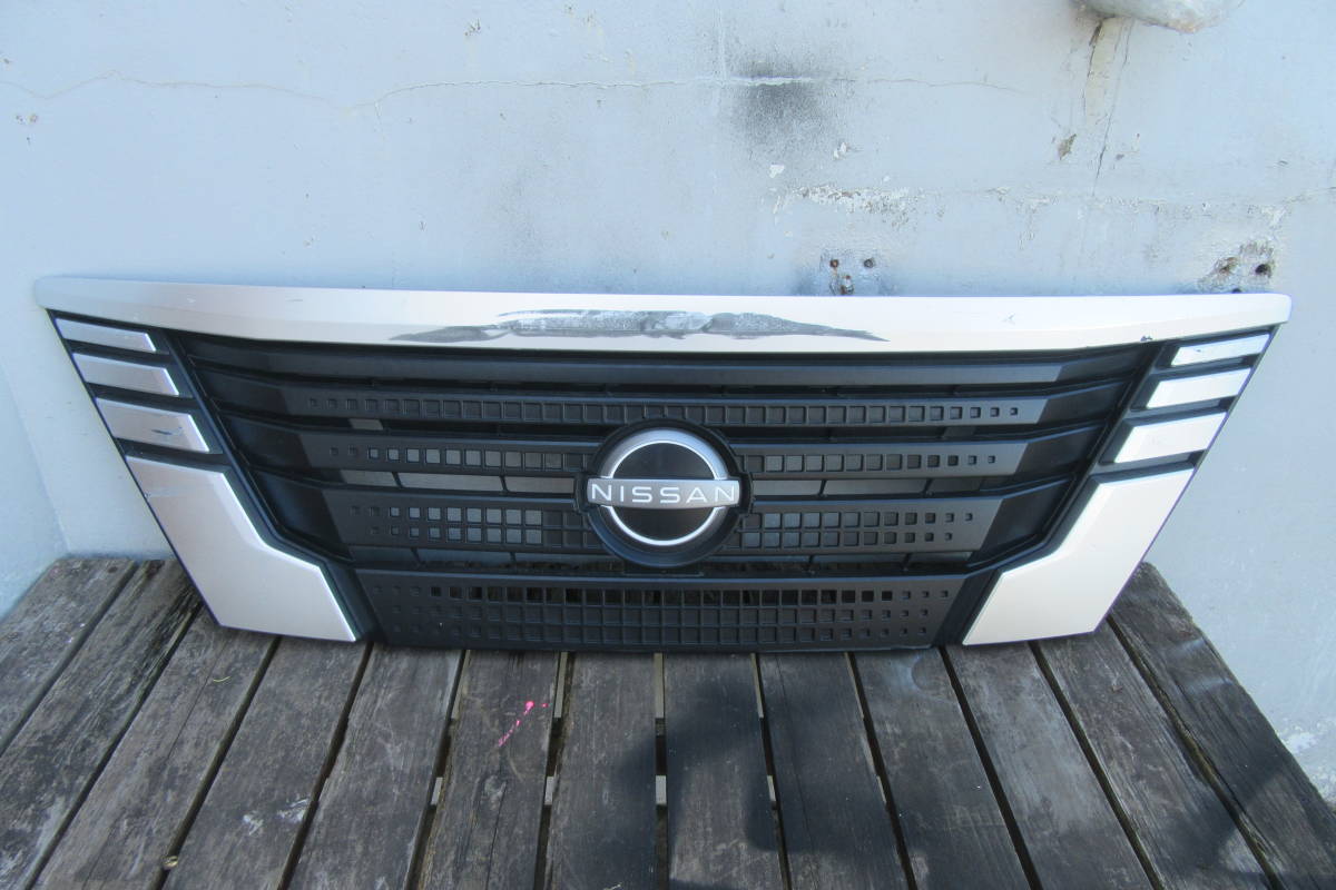 NV350 　E26　後期　フロントグリル　　　231016R5