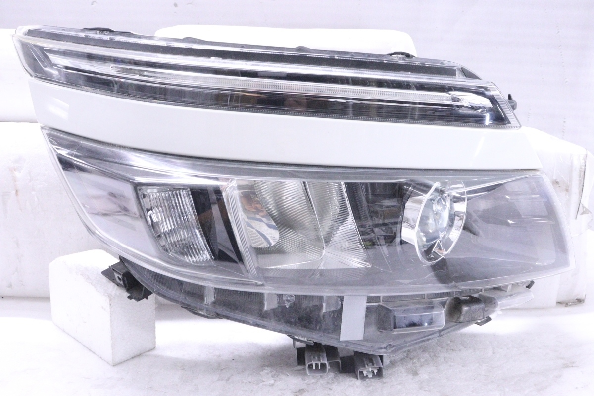 30-2441☆前期 LED ZRR80G ヴォクシー☆右ヘッドライト ICHIKOH 28-229