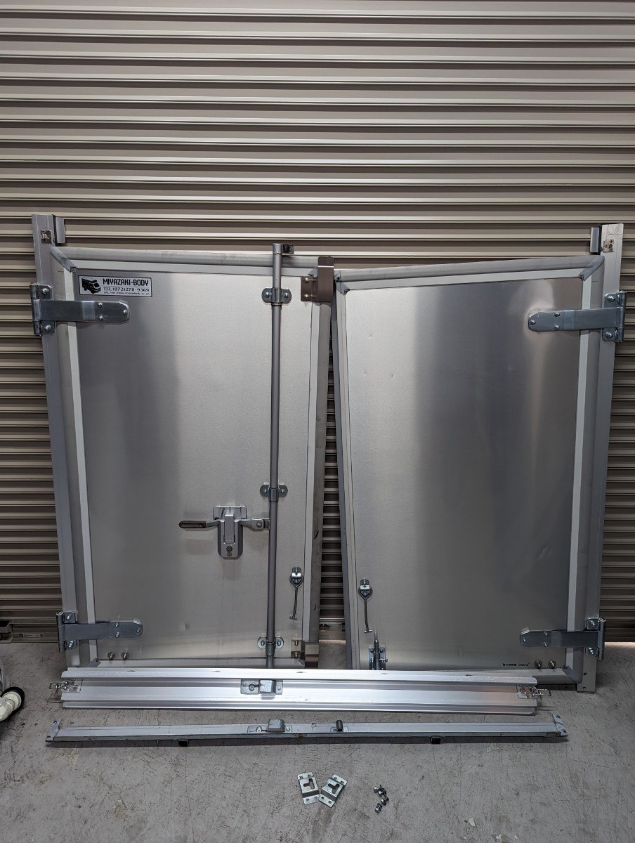 ★宮崎ボディ製　軽トラ用観音扉、枠セット　自作、加工等に