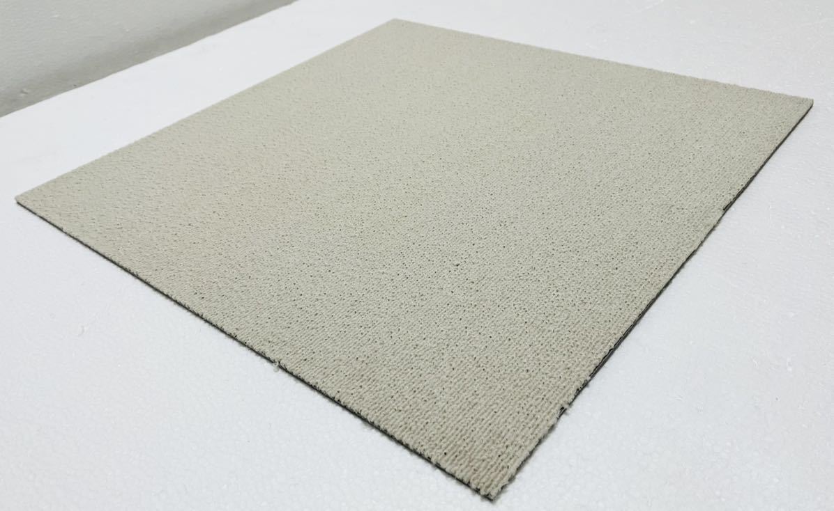 新品.未使用の高級なタイルカーペット (日本製) 50×50 72枚 クリーム