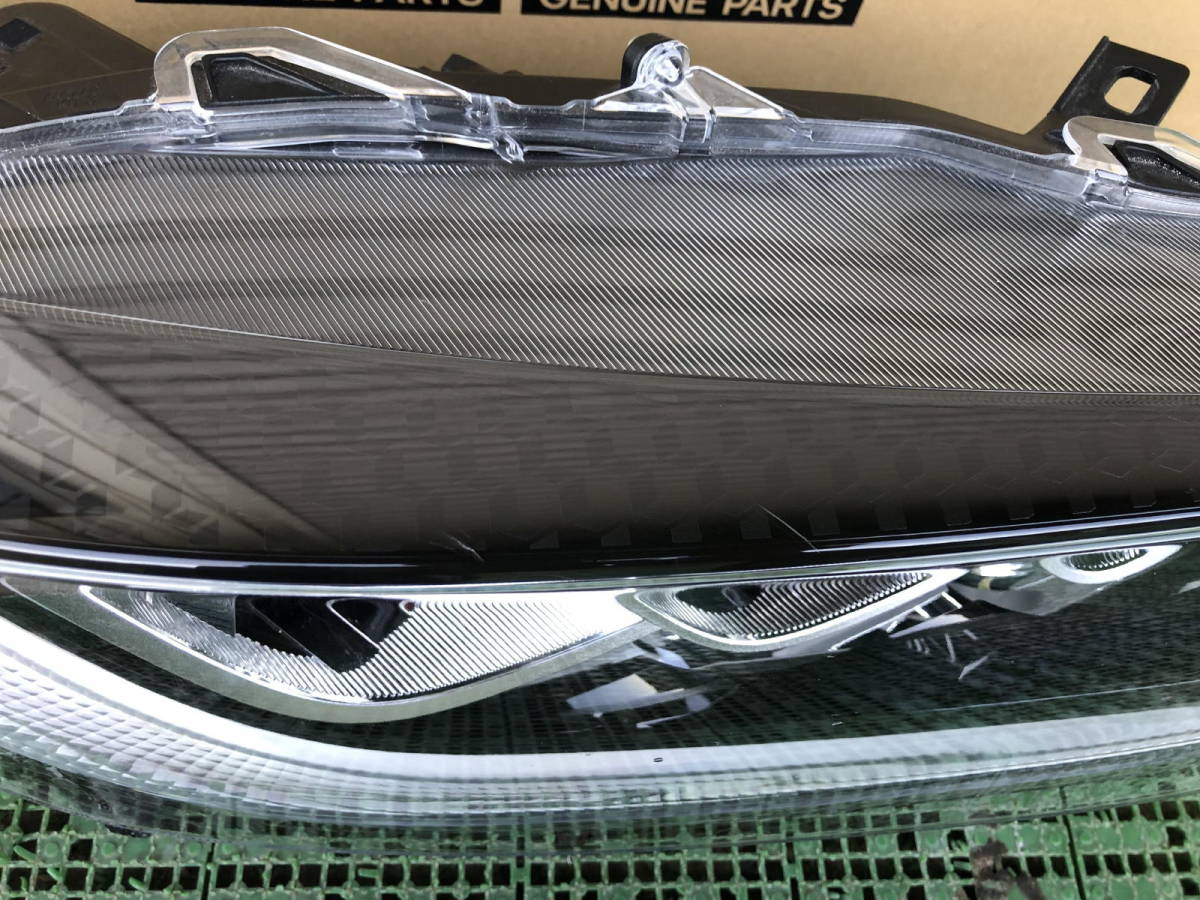 KSP210 MXPA10 MXPA15 MXPH10 MXPH15 ヤリス 純正 右ヘッドライト LED