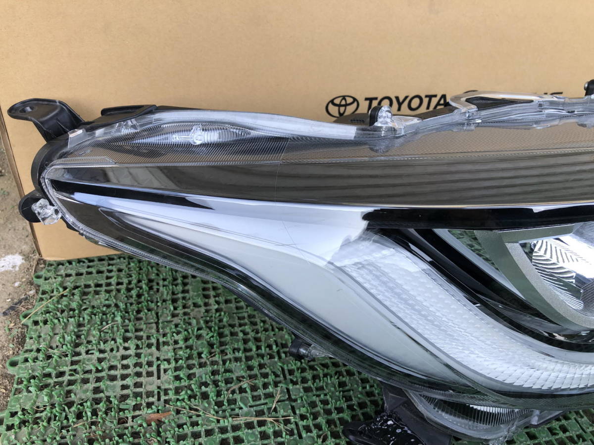 KSP210 MXPA10 MXPA15 MXPH10 MXPH15 ヤリス 純正 右ヘッドライト LED
