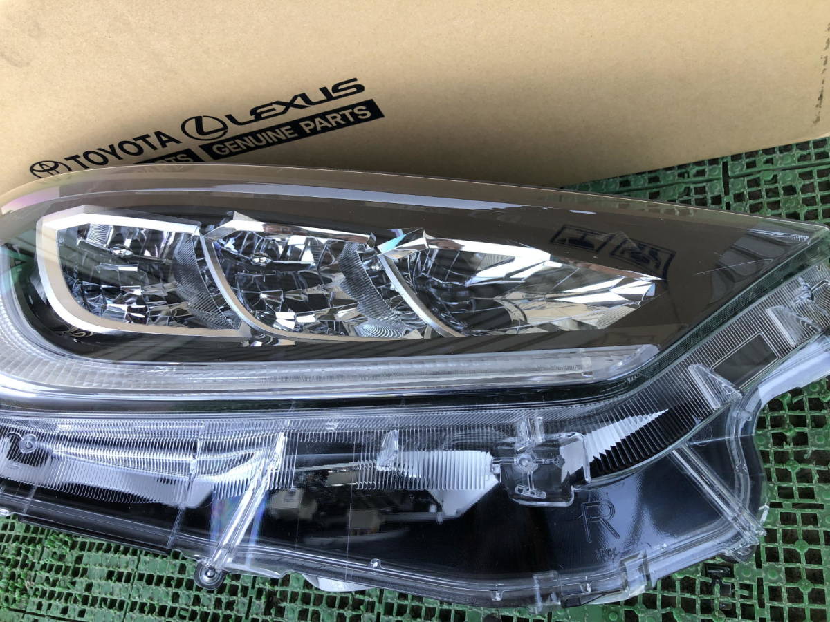 KSP210 MXPA10 MXPA15 MXPH10 MXPH15 ヤリス 純正 右ヘッドライト LED