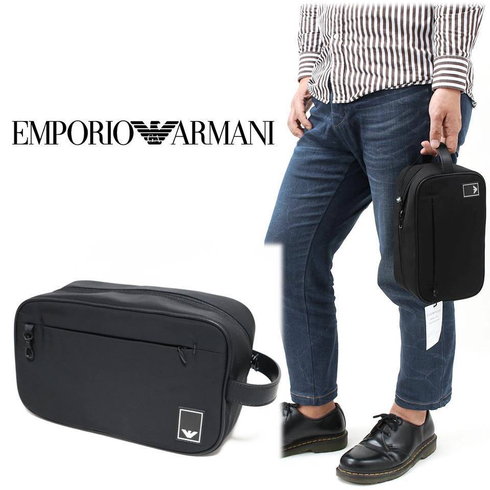 《エンポリオアルマーニ》新品 定価25，300円 防水 トラベルエッセンシャル スクエア型クラッチバッグ セカンドバッグ プレゼントにも A8160