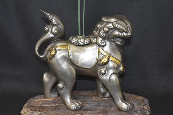 光成】白銅製・精金堂造「唐獅子・線香立て香炉」共箱・台付・高さ18.2