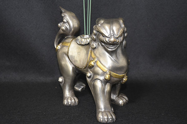光成】白銅製・精金堂造「唐獅子・線香立て香炉」共箱・台付・高さ18.2