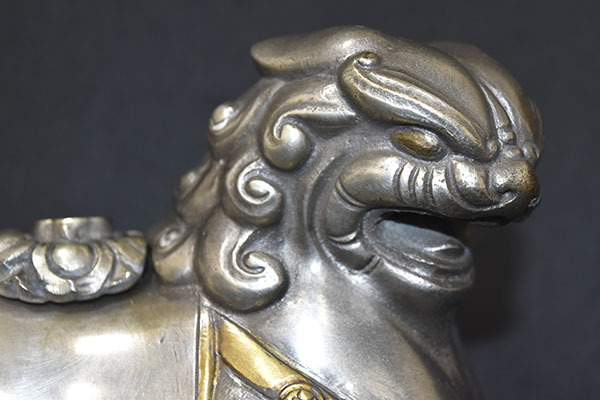 光成】白銅製・精金堂造「唐獅子・線香立て香炉」共箱・台付・高さ18.2