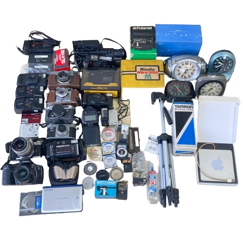 【カメラ用品/小型家電おまとめ】デジカメ/フィルムカメラ/三脚/レンズ/目覚まし時計 etc.. オリンパス/ペンタックス/ニコン etc..◆6852