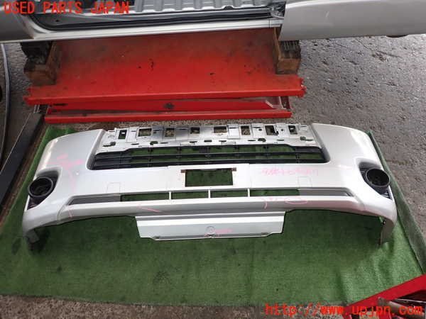 2UPJ-97651010]ハイエースバン200系(KDH206V)フロントバンパー 中古