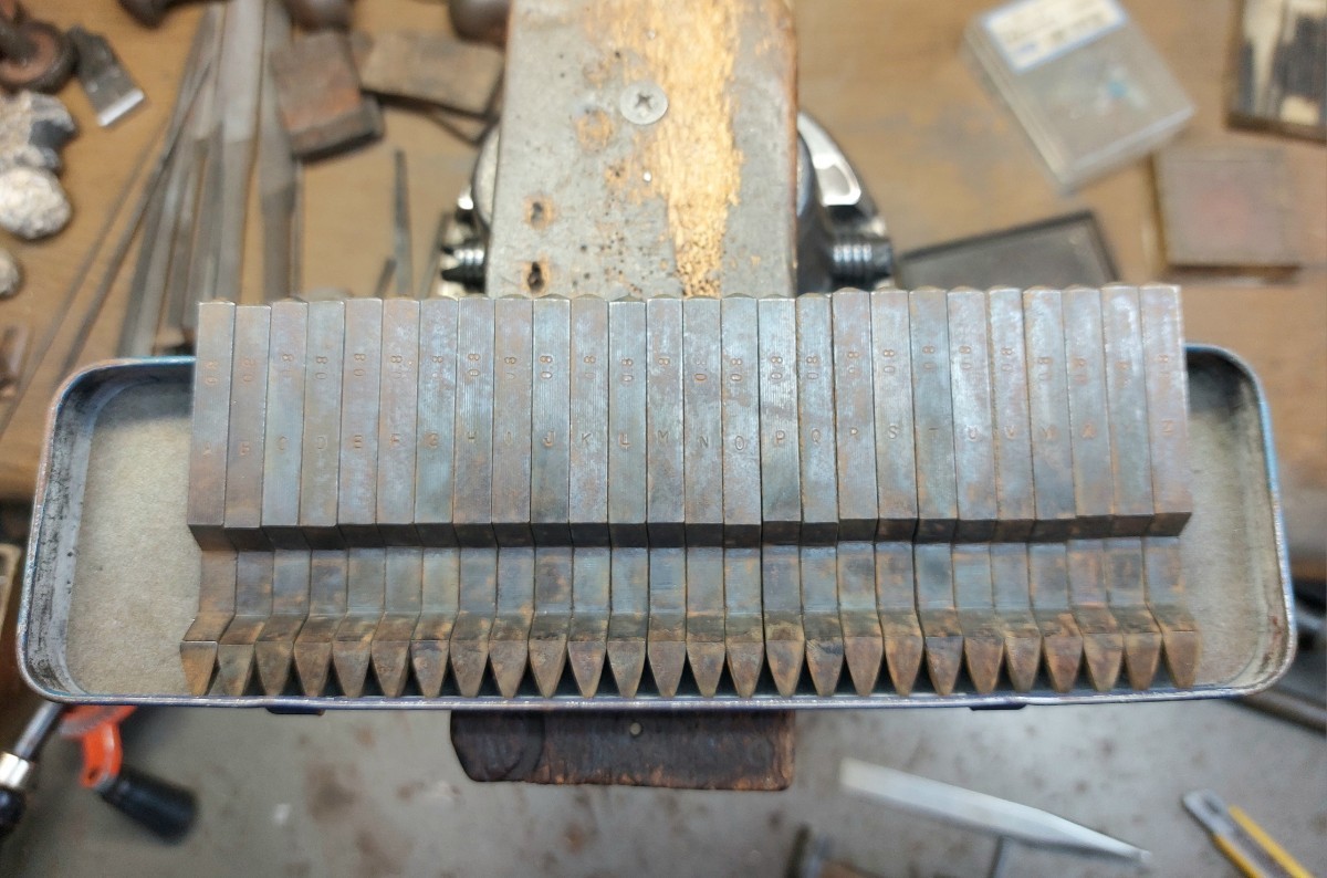 彫金用刻印 英文字 26文字(0.8mm・少曲がり)