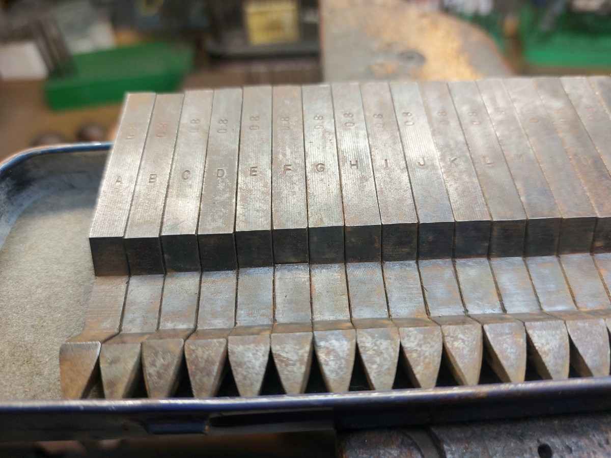 彫金用刻印 英文字 26文字(0.8mm・少曲がり)