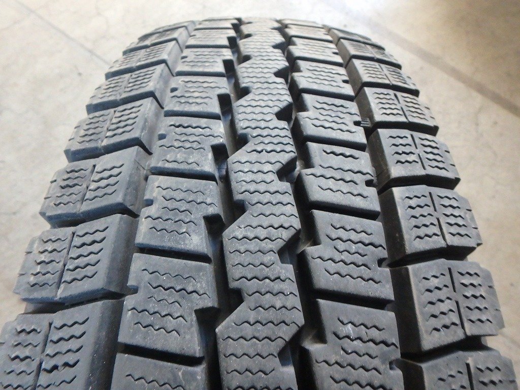 D780 送料無料【205/75R16 113/111】ダンロップ LT03M スタッドレス 1本のみ 2022年製 約7分山