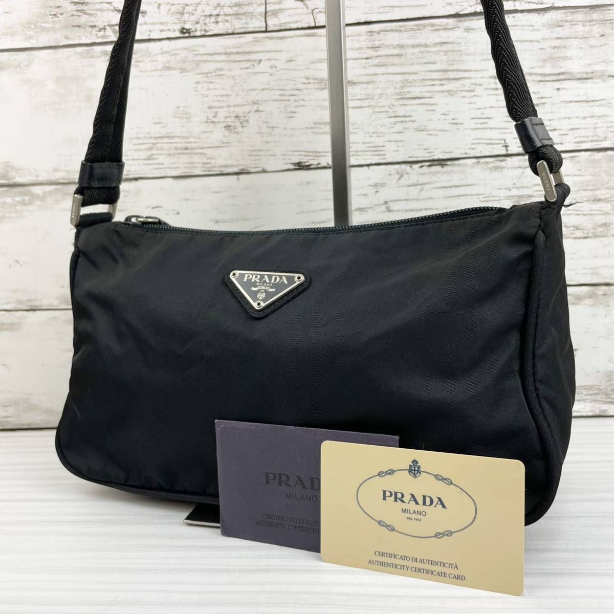 早い者勝ち！美品☆PRADA プラダ ナイロン 巾着 ポーチ 三角ロゴ ブラック