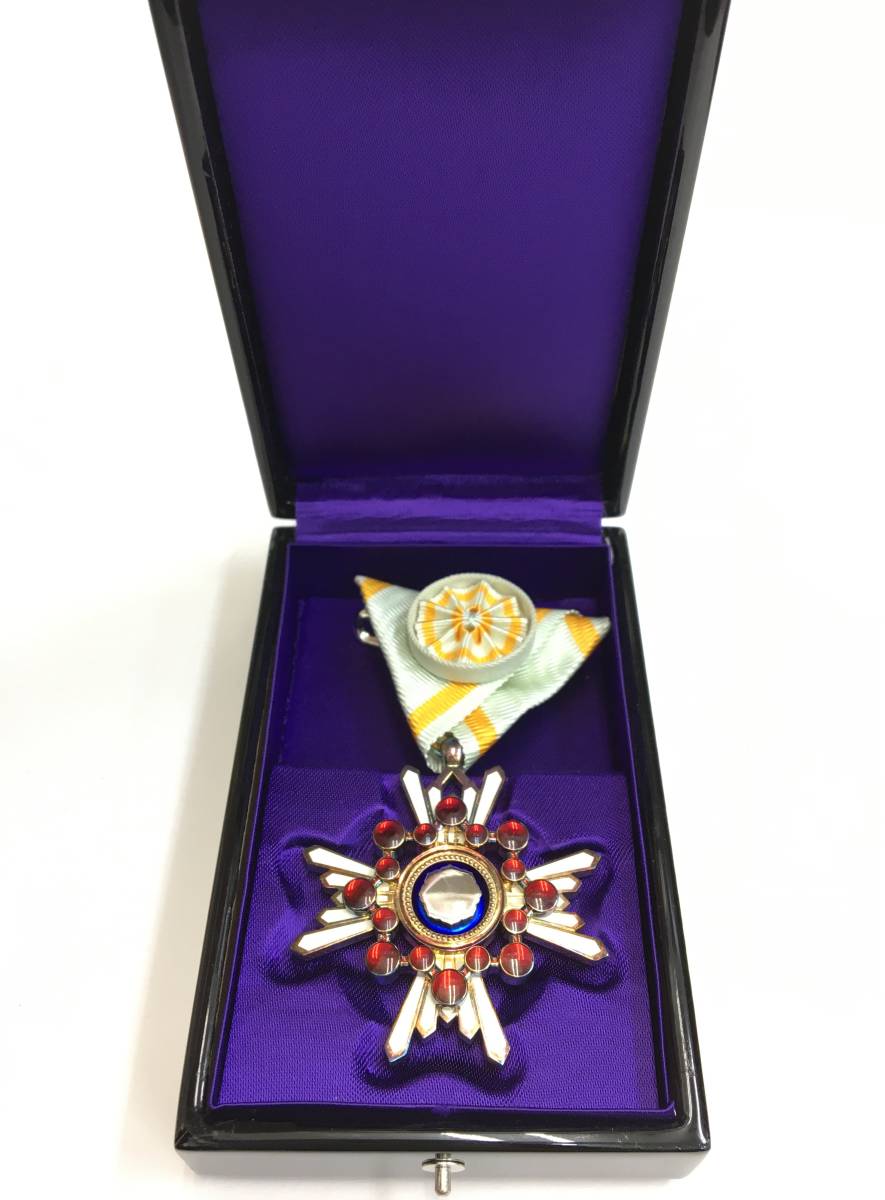 43786 勲四等瑞宝章 勲章 箱付き 軍隊 勲章 勲四等瑞宝章 旧日本