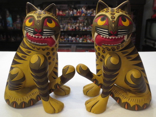 壽】朝鮮風俗人形 虎一対 在銘 作家作品 木彫人形 世界の民芸玩具 