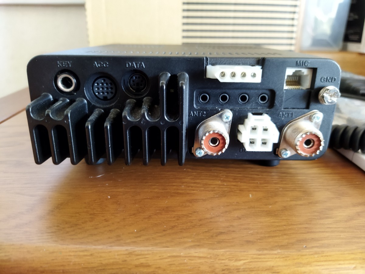 アイコム IC7000 HF/50/144/430 オールモードトランシーバー ICOM