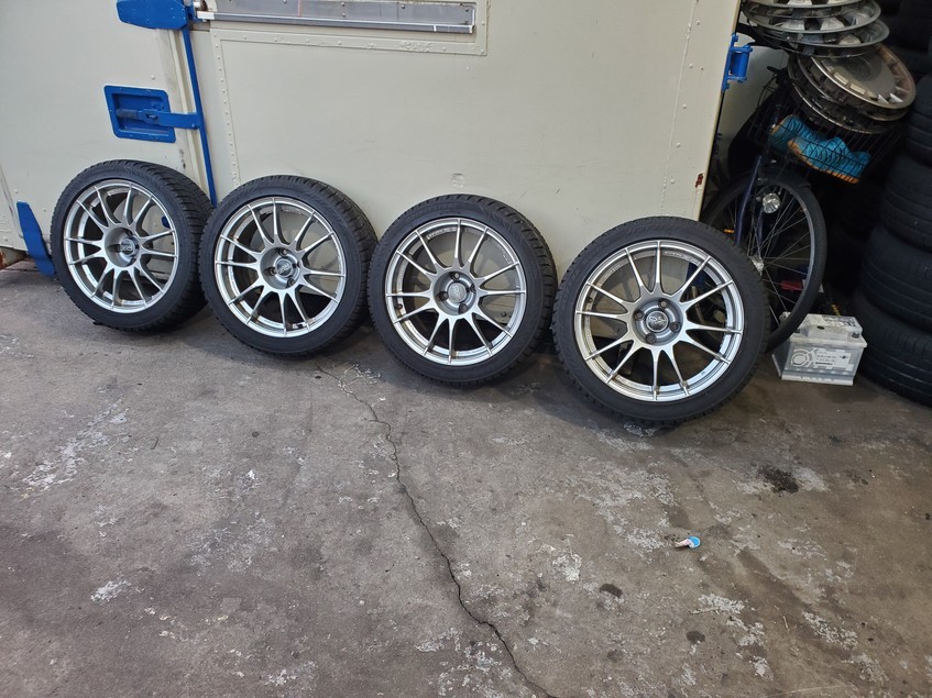 格安，新作登場 サイズ OZレーシング PCD108x4 7Jx17 215/45R17 ブリザックレボ２ 2011年製(スタッドレスタイヤ)｜売買されたオークション情報、yahooの商品情報をアーカイブ公開 - オークファン 4穴